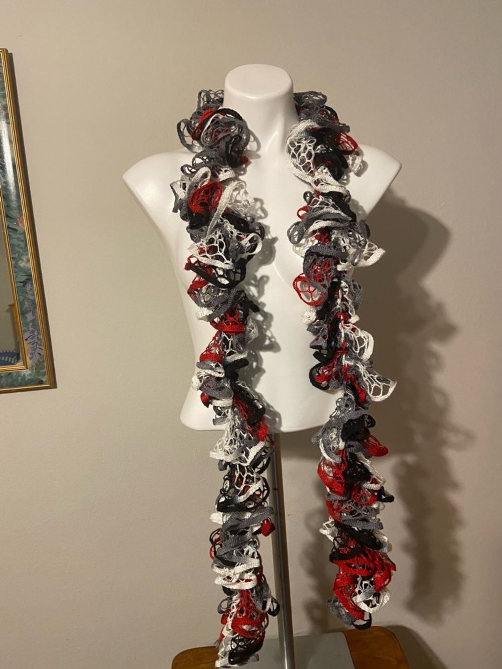 9 scarves 
Lot of nine scarves  see pictures - Picture 6 of 9